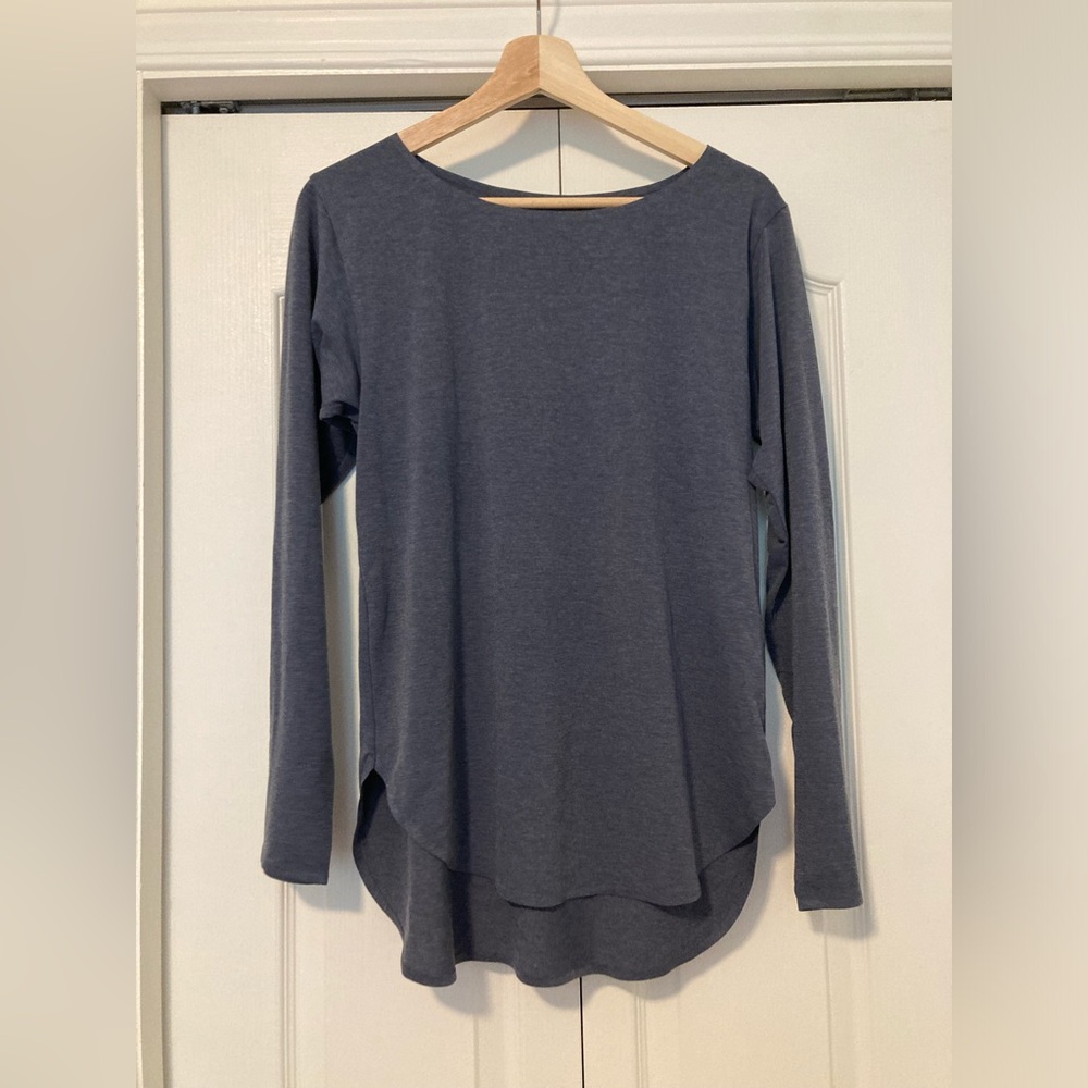Uniqlo AIRism longsleeve shirt, size S